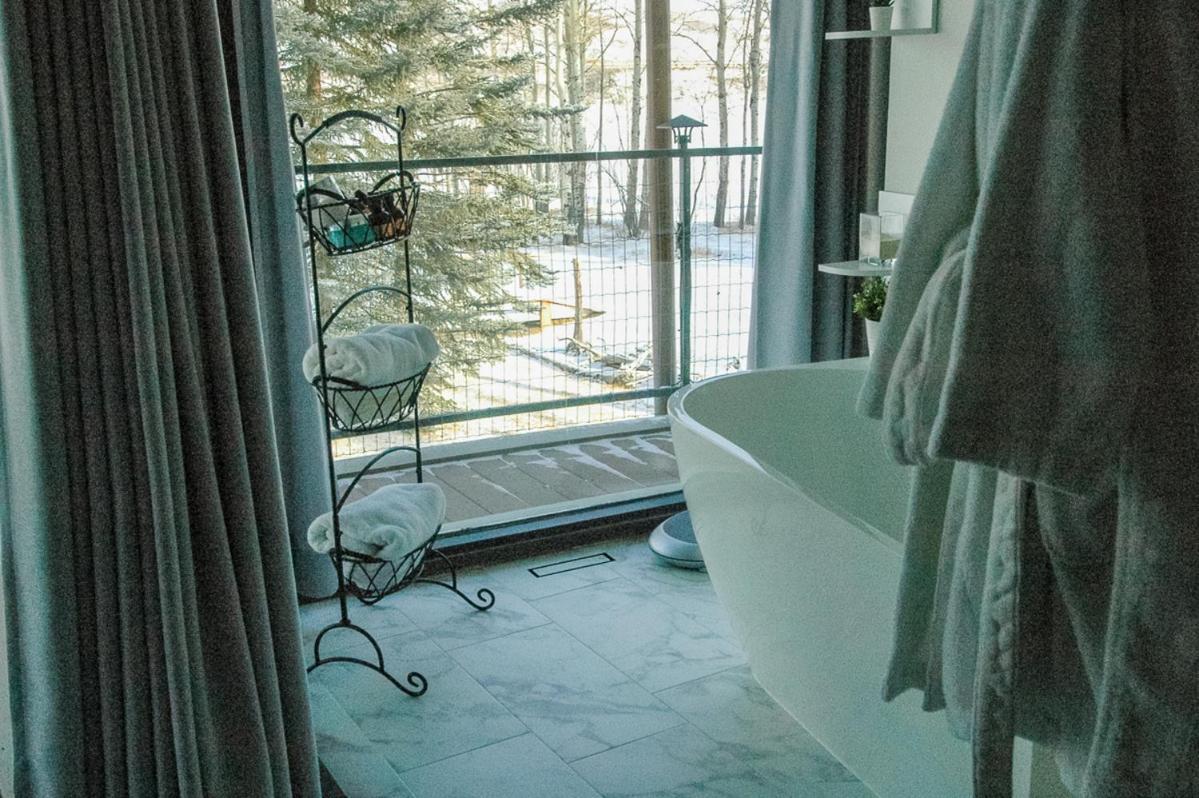Roundhouse Grotto Bed & Breakfast YYC Eksteriør bilde