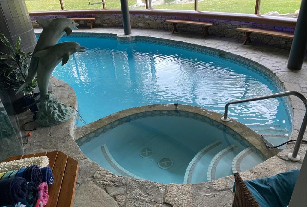 Roundhouse Grotto Bed & Breakfast YYC Eksteriør bilde