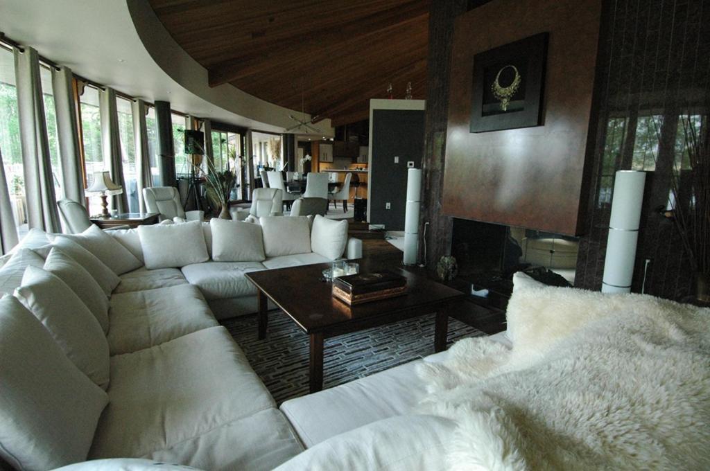Roundhouse Grotto Bed & Breakfast YYC Eksteriør bilde